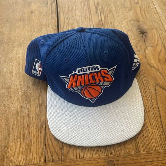 VINTAGE Adidas New York Knicks BASKETBALL HAT - Picture 2 of 5